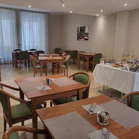 Hotel Lux Alessandria Kültér fotó