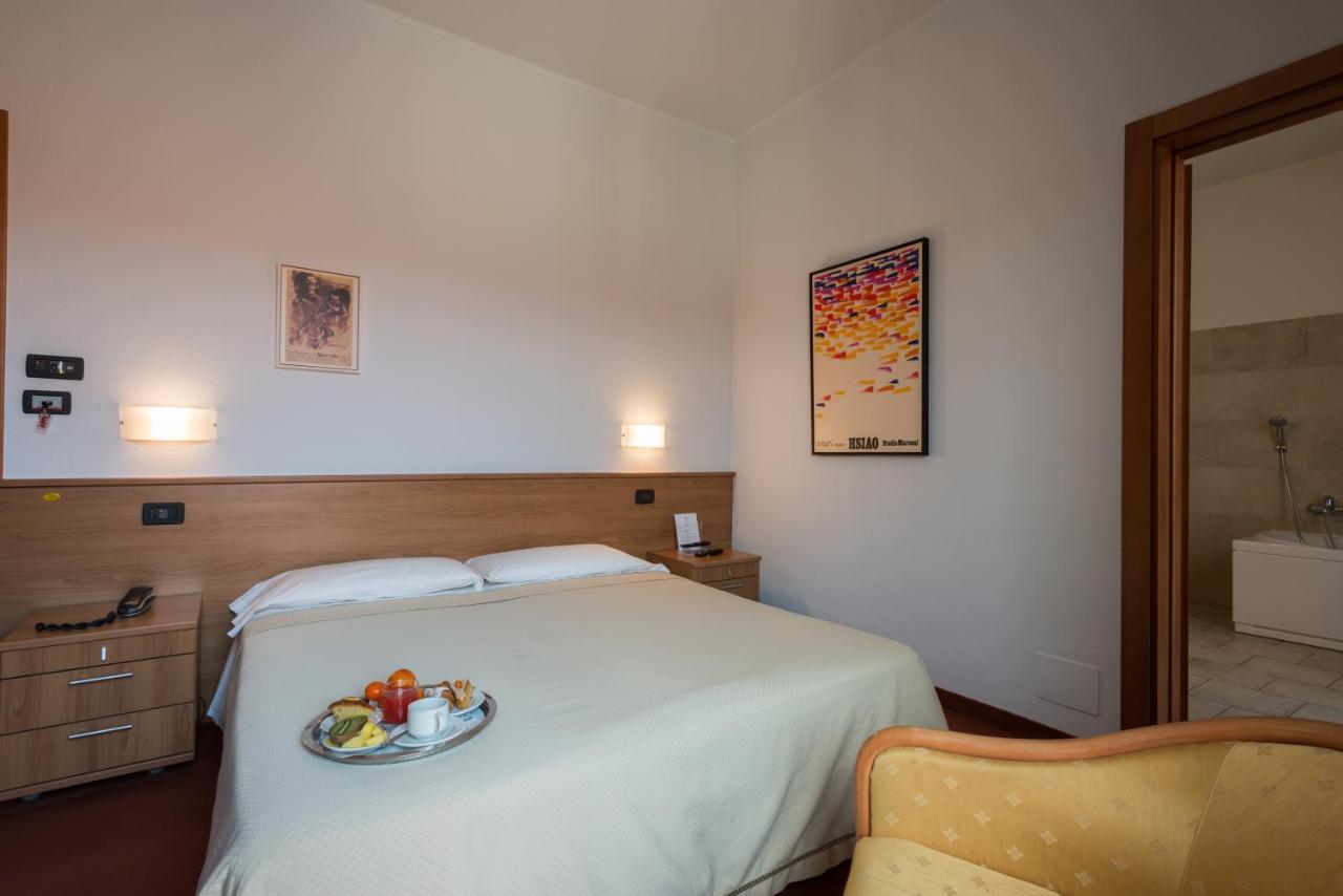 Hotel Lux Alessandria Kültér fotó