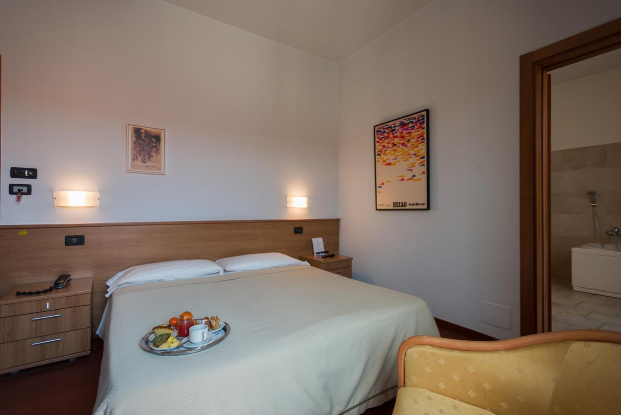 Hotel Lux Alessandria Kültér fotó