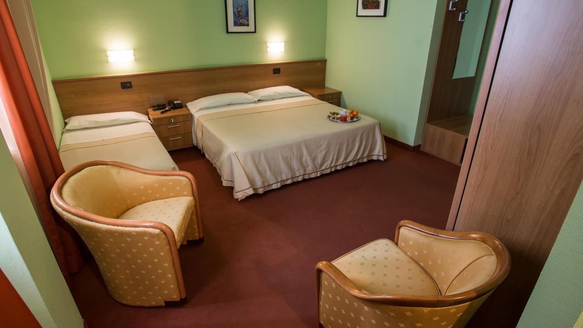 Hotel Lux Alessandria Kültér fotó