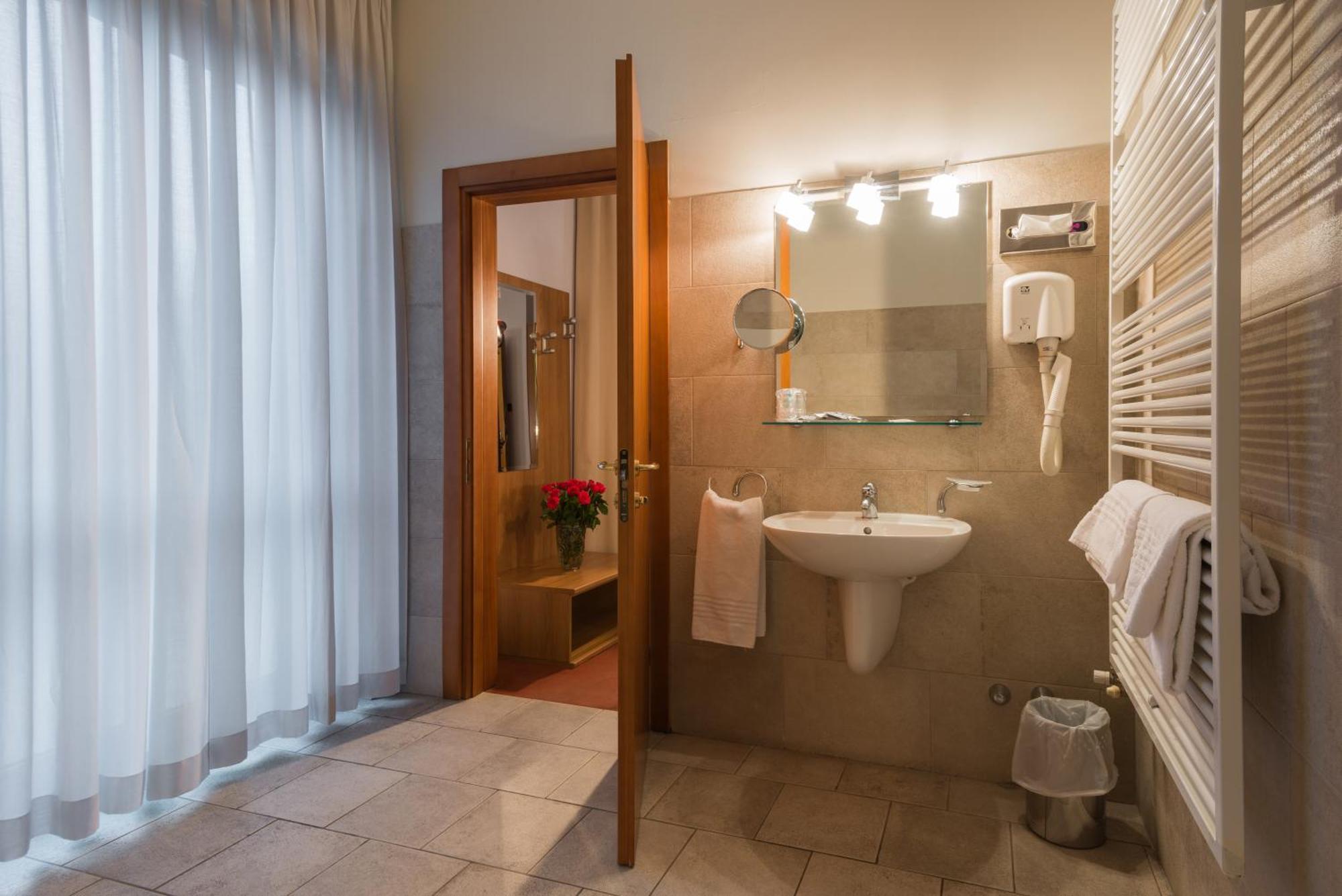 Hotel Lux Alessandria Kültér fotó