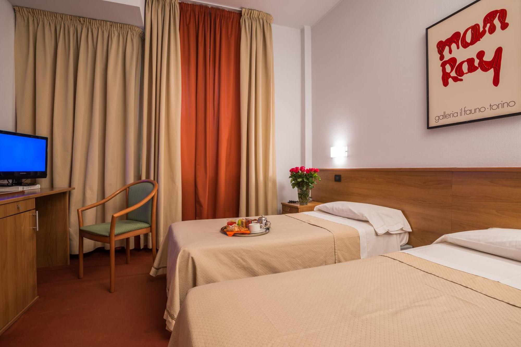 Hotel Lux Alessandria Kültér fotó