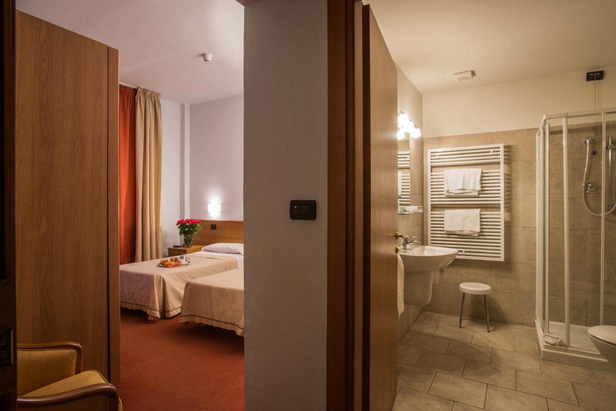 Hotel Lux Alessandria Kültér fotó
