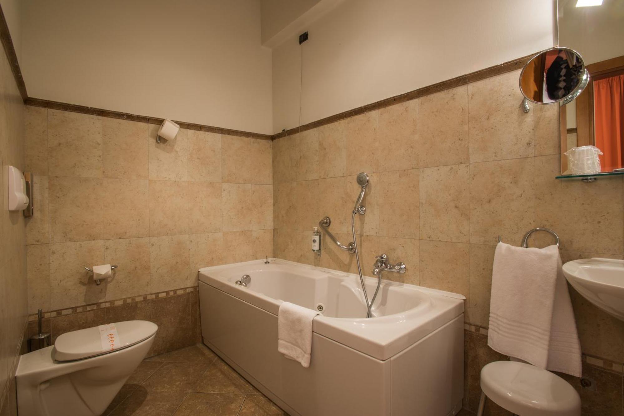 Hotel Lux Alessandria Kültér fotó