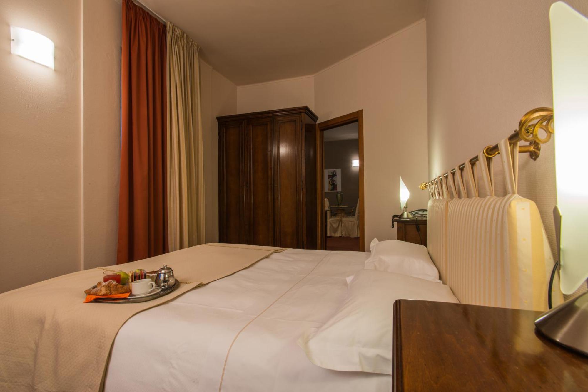 Hotel Lux Alessandria Kültér fotó