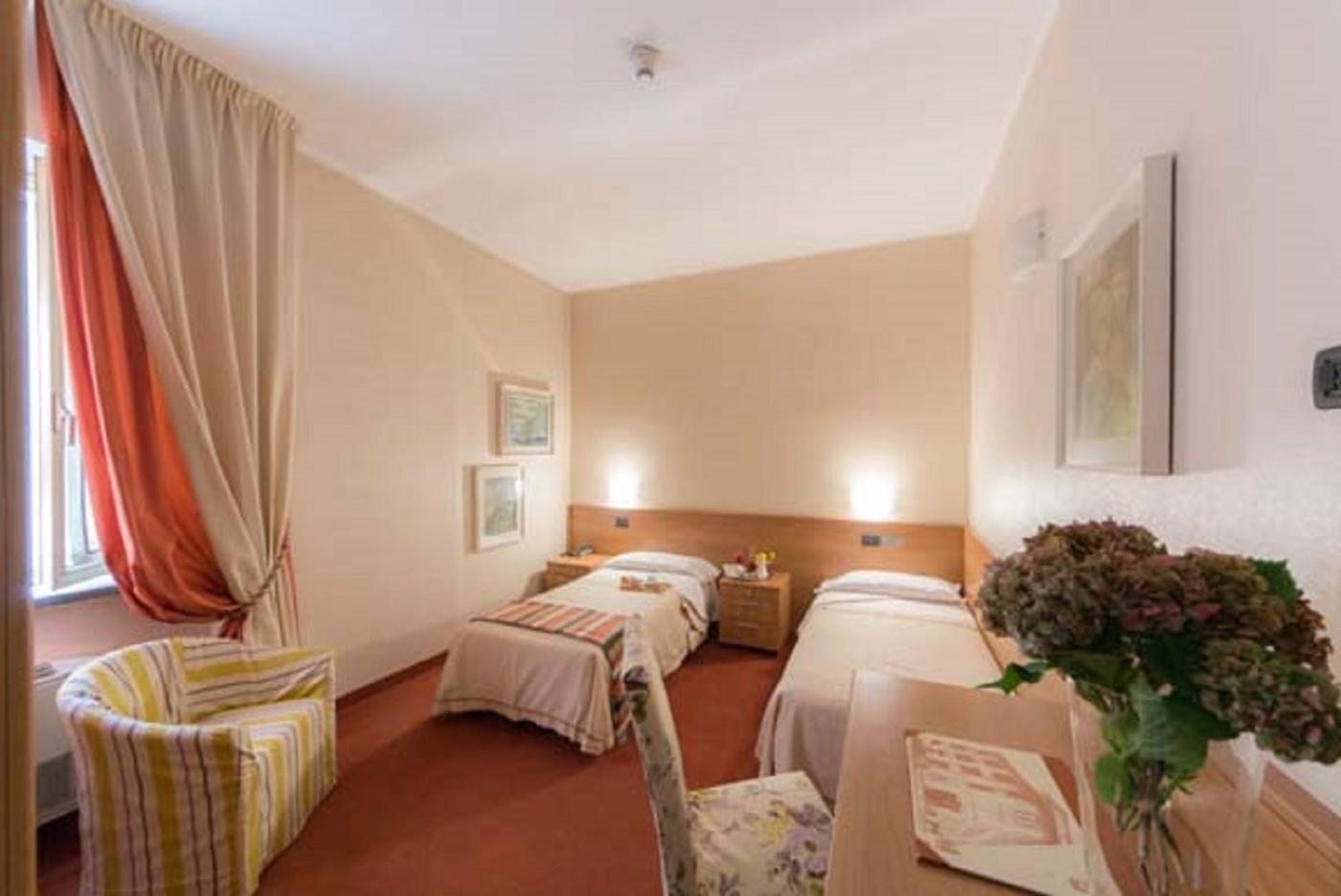 Hotel Lux Alessandria Kültér fotó