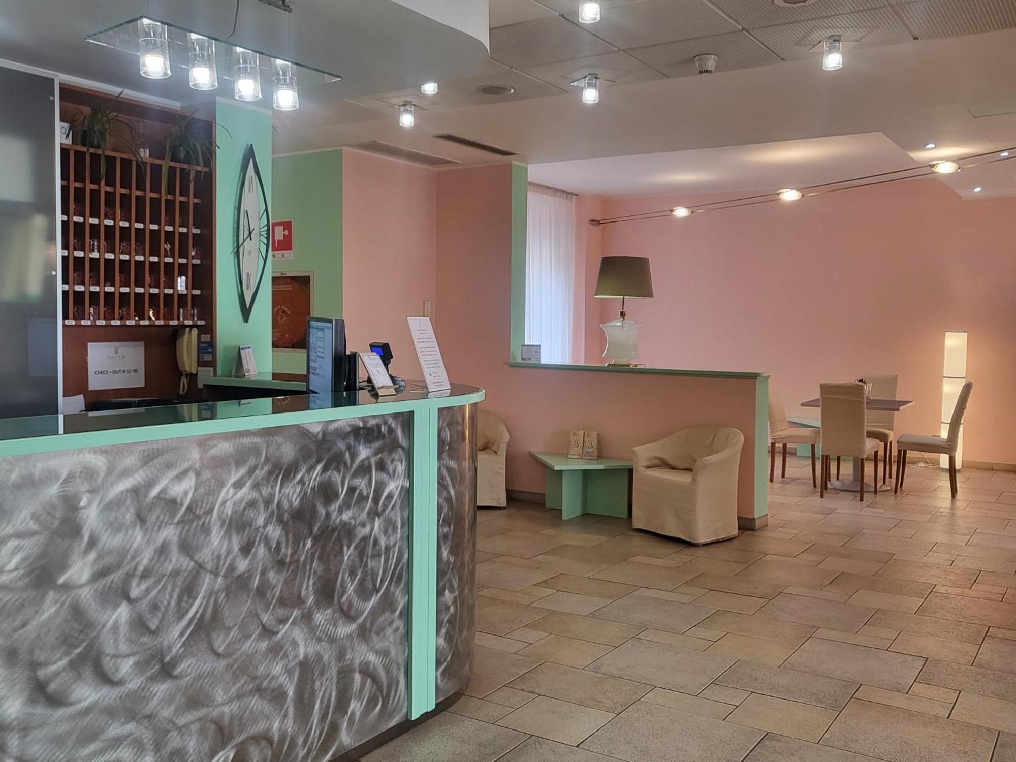 Hotel Lux Alessandria Kültér fotó
