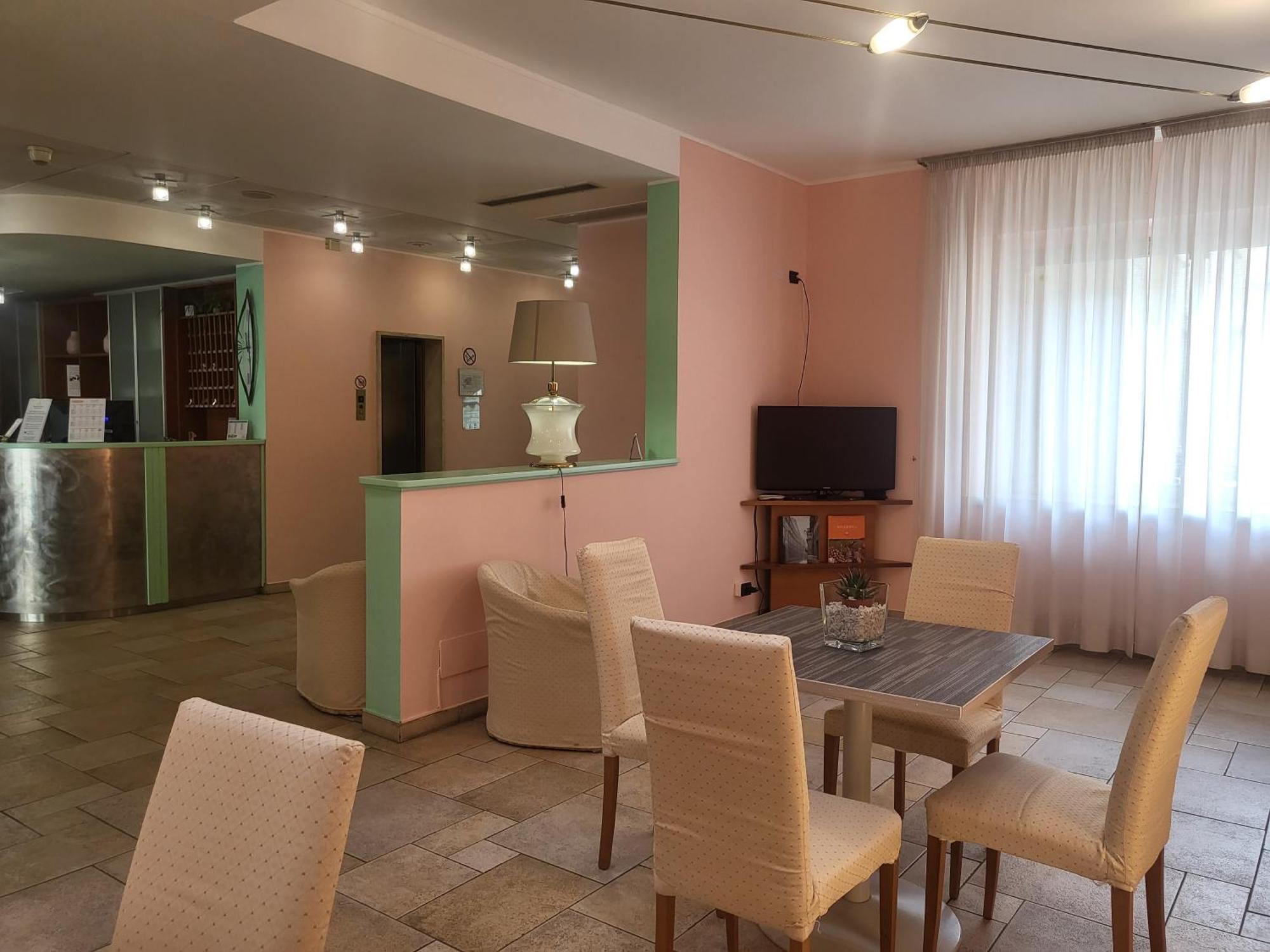 Hotel Lux Alessandria Kültér fotó