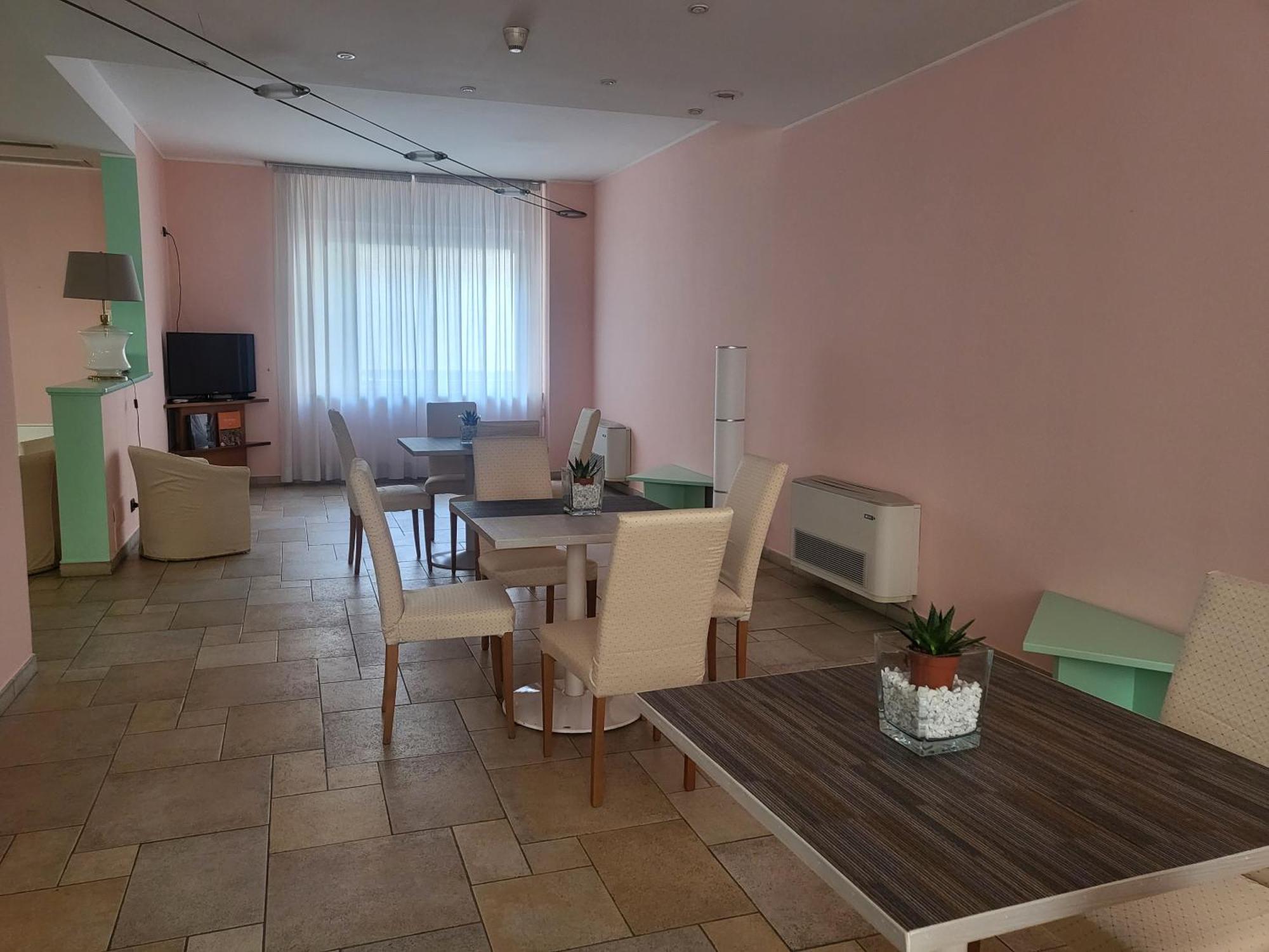 Hotel Lux Alessandria Kültér fotó