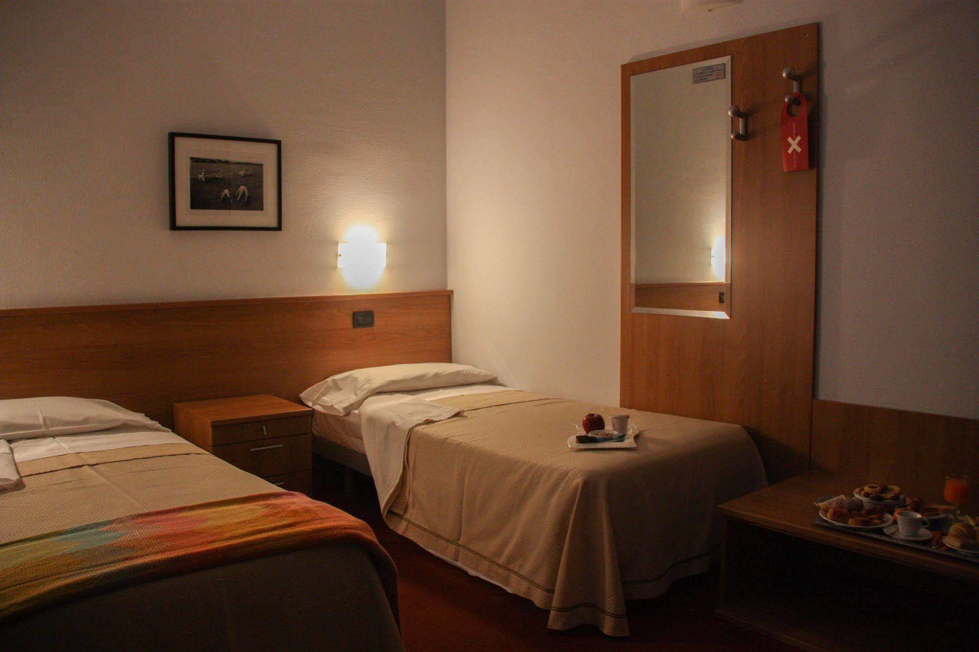 Hotel Lux Alessandria Kültér fotó