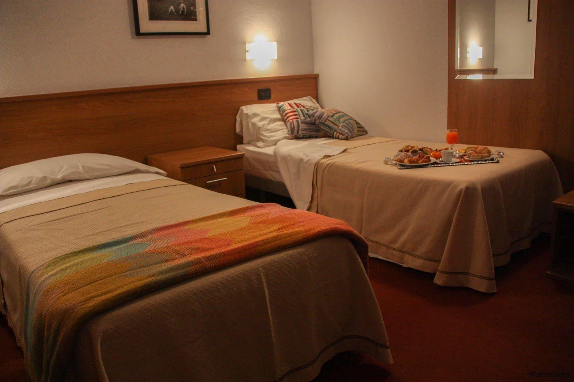Hotel Lux Alessandria Kültér fotó