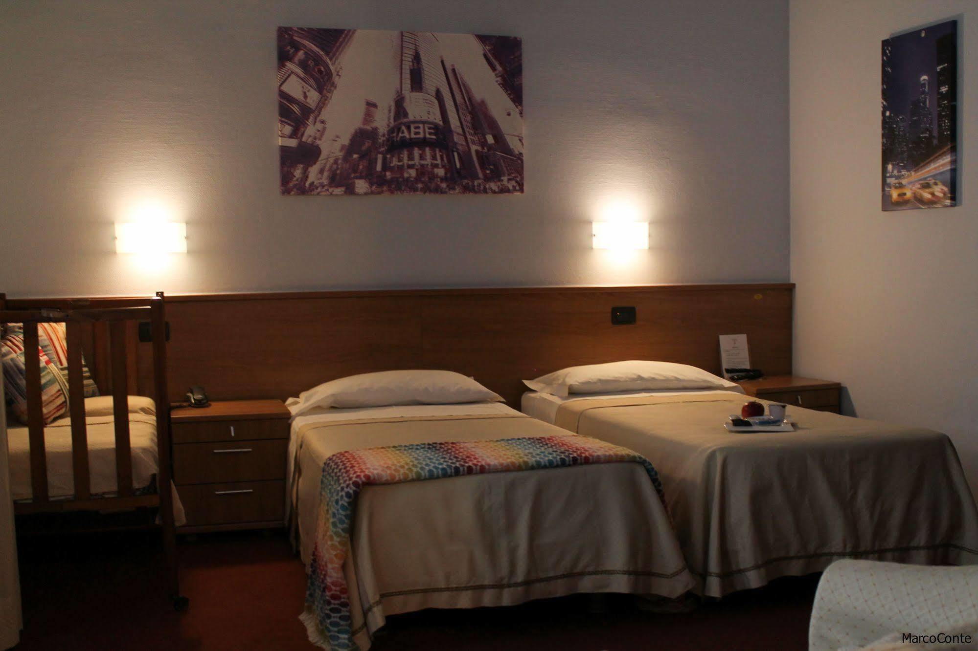 Hotel Lux Alessandria Kültér fotó