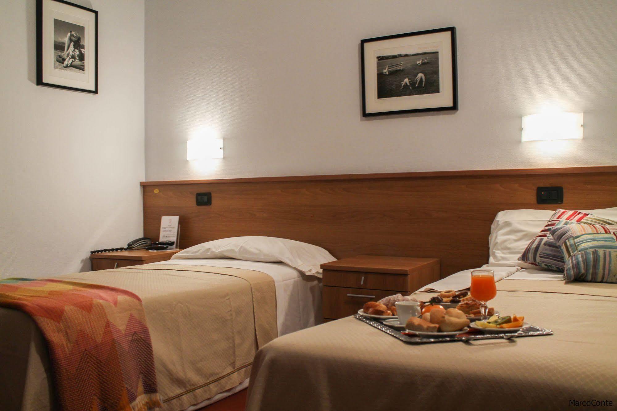 Hotel Lux Alessandria Kültér fotó