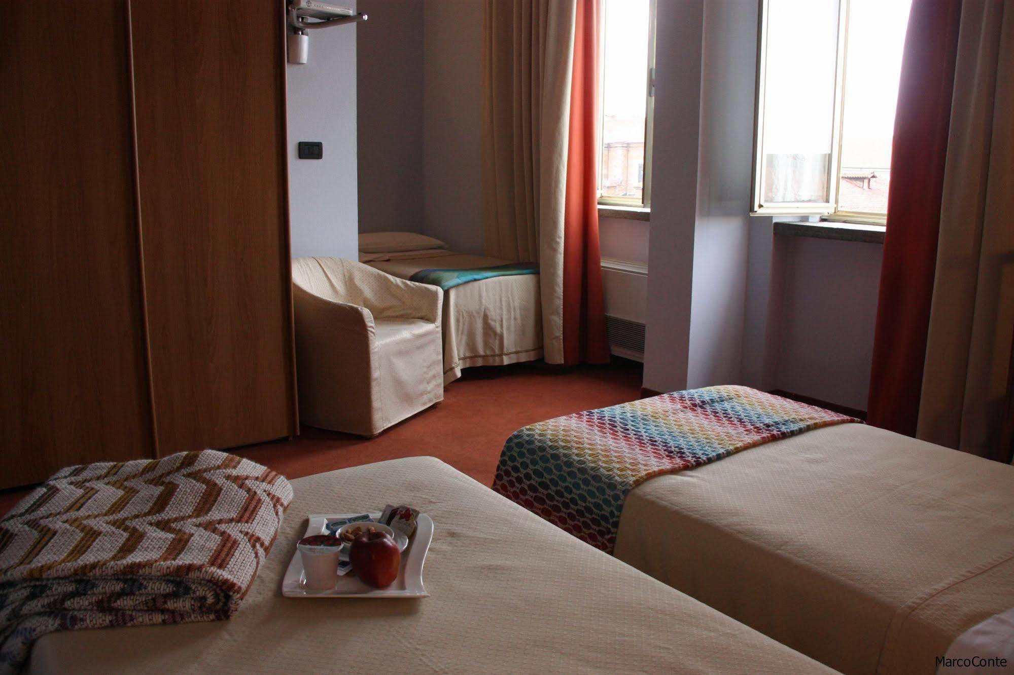 Hotel Lux Alessandria Kültér fotó